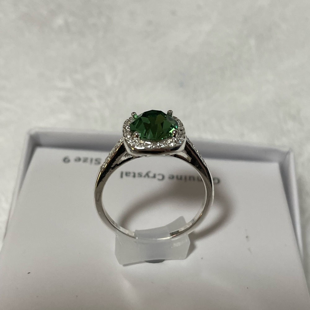 Emerald Green Crystal Ring Brilliance - Picture 4 of 9